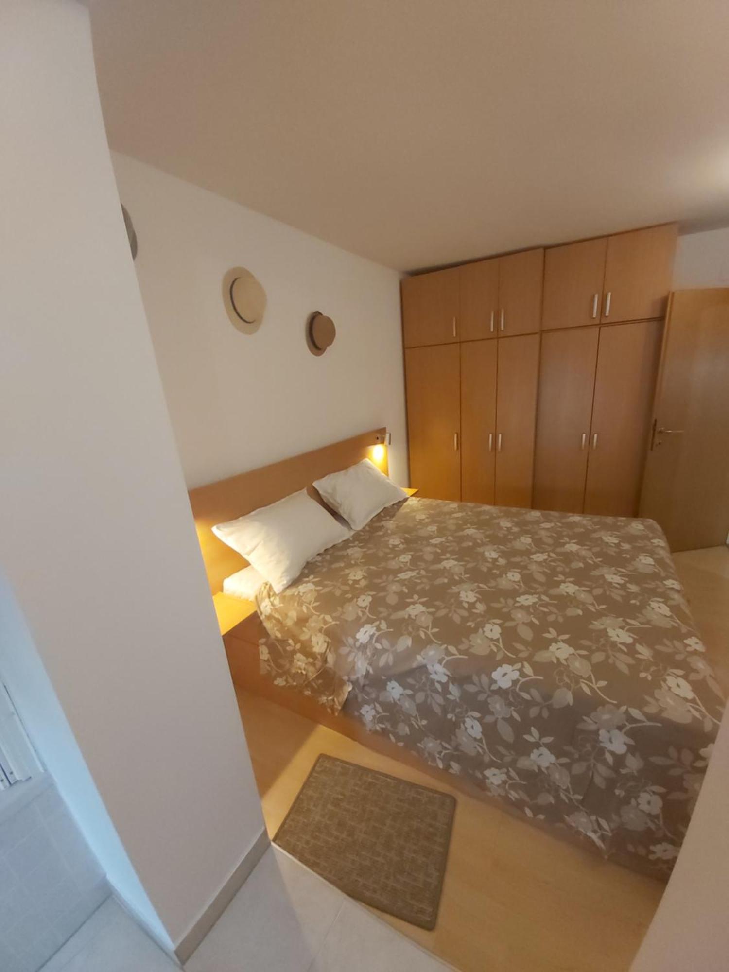 Apartman Luce With Shared Pool Zadar Exteriör bild