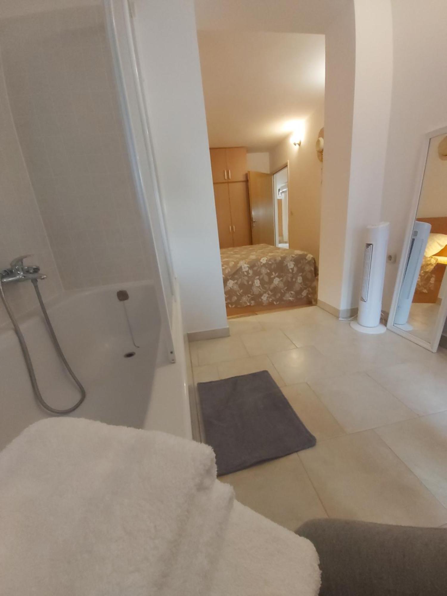 Apartman Luce With Shared Pool Zadar Exteriör bild